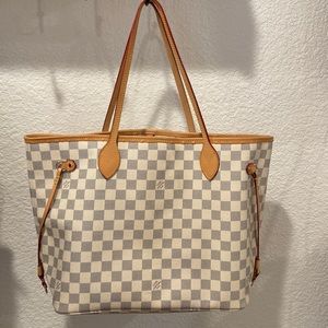 Faux Louis Vuitton never full purse